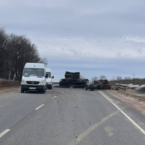 Burned out vehicles on the way to Trostyanetsk